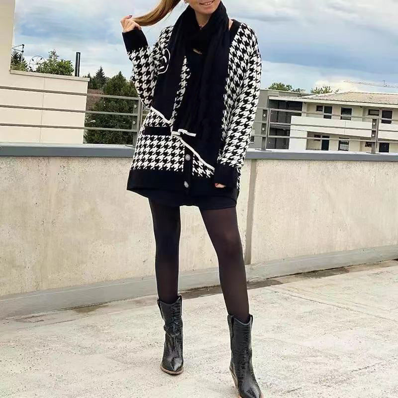 Damen modische Strickjacke mit klassischem Hahnentrittmuster und Knopfdetails EB