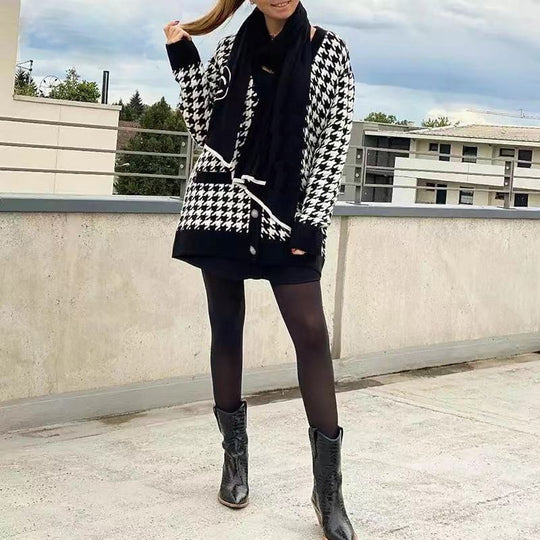 Damen modische Strickjacke mit klassischem Hahnentrittmuster und Knopfdetails EB