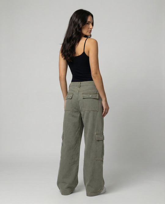 Damen extraweite Baggy-Cargo-Palazzo-Hose mit niedrigem Bund, markanten Teilungsnähten und großen Klappentaschen EB