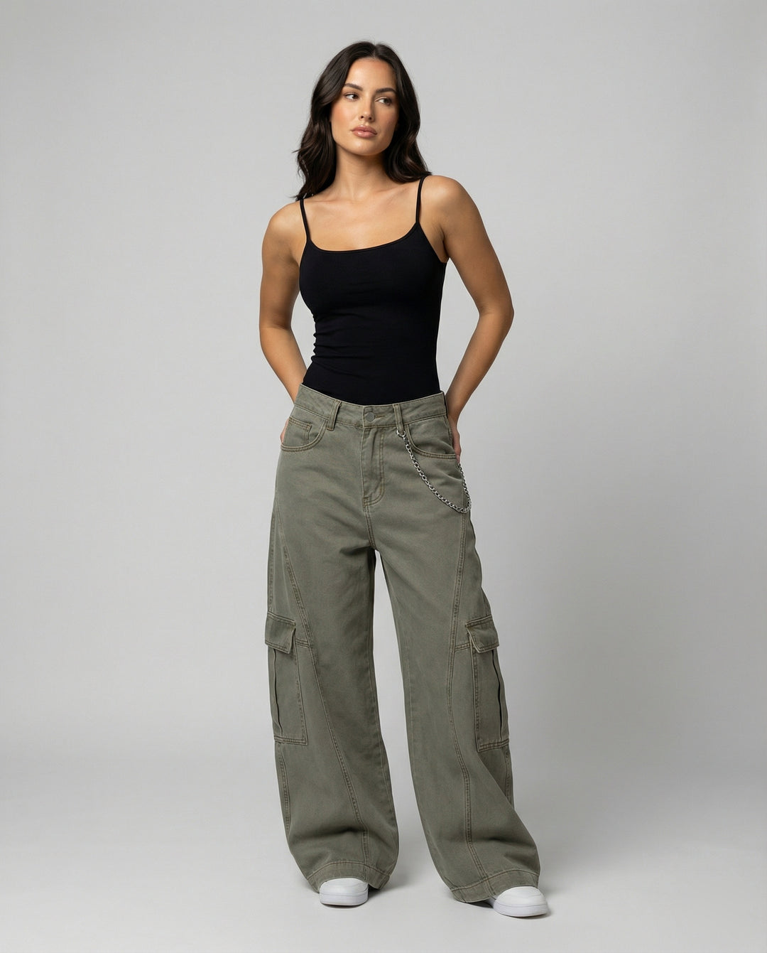 Damen extraweite Baggy-Cargo-Palazzo-Hose mit niedrigem Bund, markanten Teilungsnähten und großen Klappentaschen EB