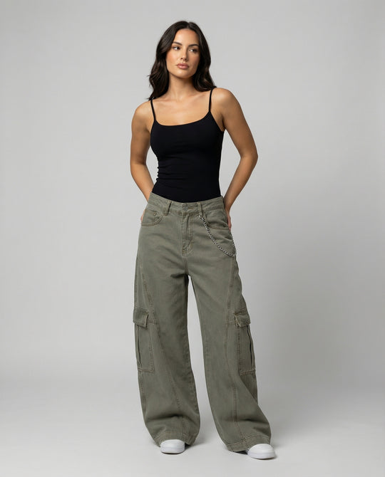 Damen extraweite Baggy-Cargo-Palazzo-Hose mit niedrigem Bund, markanten Teilungsnähten und großen Klappentaschen EB