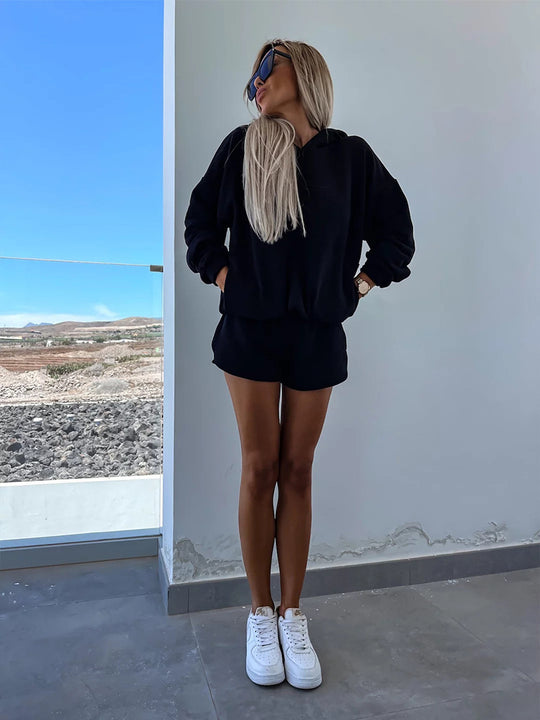 Damen Sportlicher Hoodie mit dazu passender Shorts EB