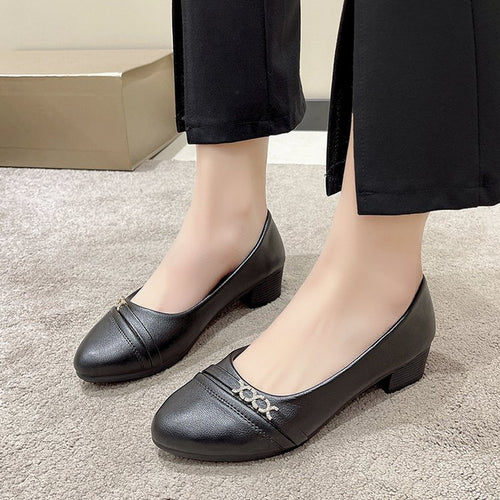 Damen elegante Pumps mit modischem Riemen und funkelndem Schmuckdetail EB