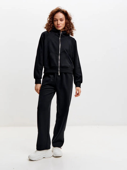 Damen entspanntes Fleece-Zweiteiler Set mit Raglan-Kapuzenjacke, durchgehendem Reißverschluss und gerader Relax-Jogginghose Eichborn Berlin