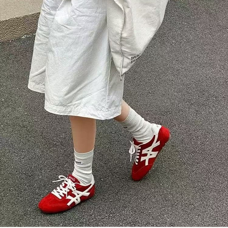 Damen Sportliche Sneakers aus hochwertigem Veloursleder mit atmungsaktiver Sohle EB