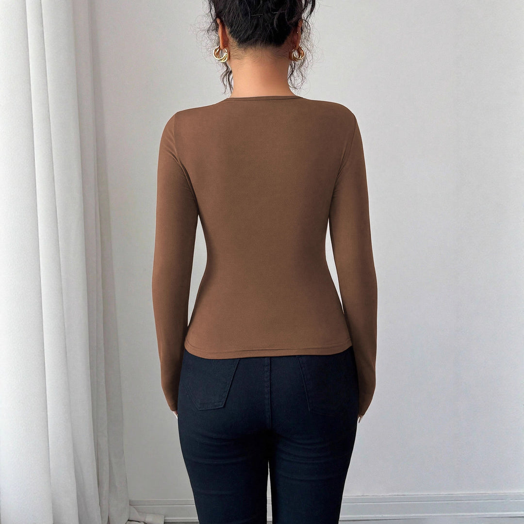 Damen figurbetontes Langarmshirt mit dekorativem Ring-Detail und asymmetrischem Keyhole-Ausschnitt Eichborn Berlin