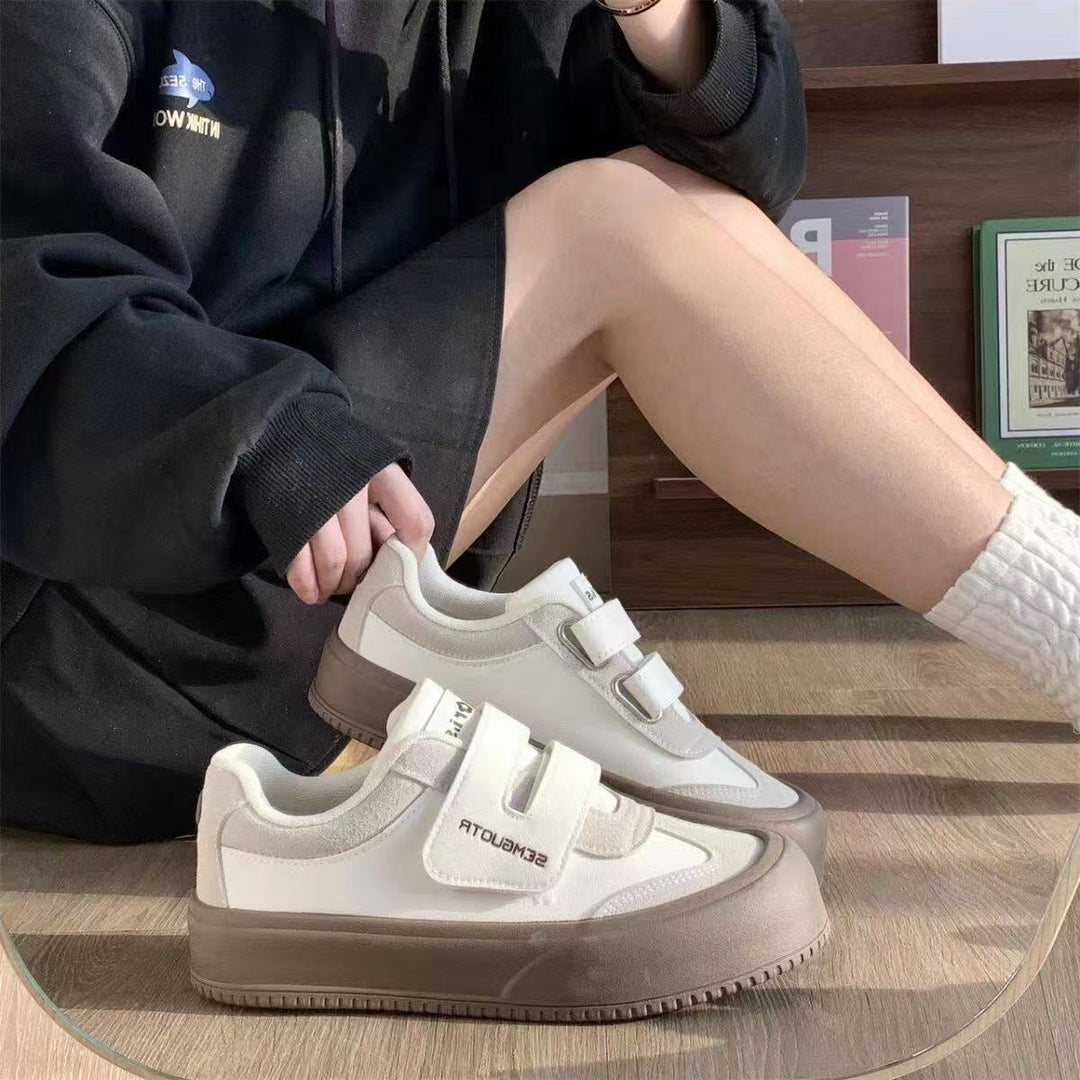 Damen Bequeme Sneaker mit doppeltem Klettverschluss und dämpfender Sohle EB