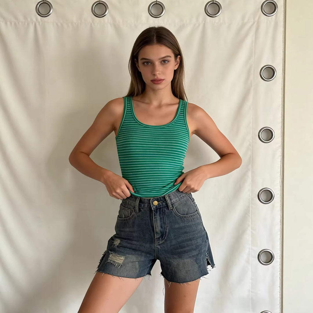 Damen lässige Jeansshorts mit fransigen Abschlüssen und seitlichem Schlitz EB