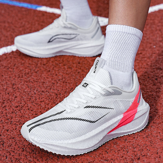 Damen Hochleistungs-Laufschuhe mit atmungsaktiver Oberflächenstruktur und optimierter Dämpfung EB