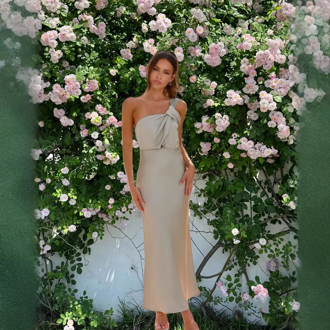 Damen Elegantes Maxikleid mit asymmetrischem Oberteil und schwingendem Saum EB