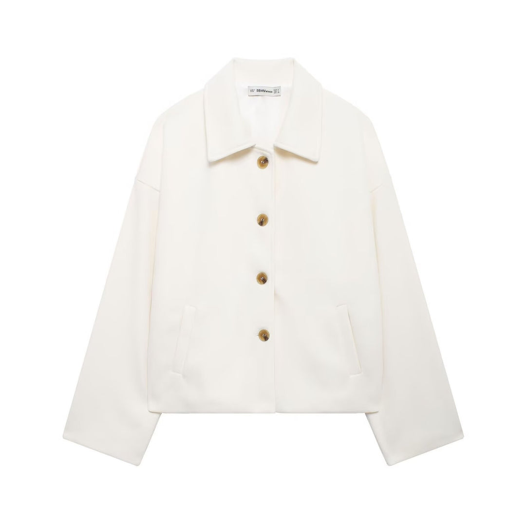 Damen nan kurze kastige Wolljacke mit Hemdkragen, durchgehender Knopfleiste und eingesetzten Eingrifftaschen EB