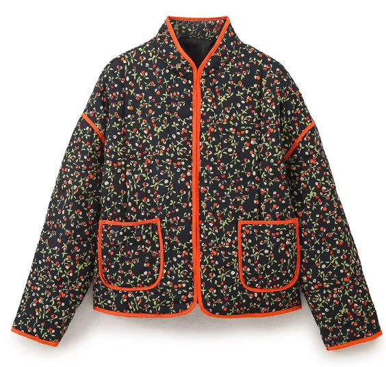 Damen nan gesteppte Stehkragenjacke mit floralem Längsprint, aufgesetzten Taschen und kontrastierender Paspel EB