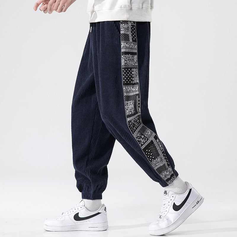Herren nan Cord-Jogger mit Bandana-Seiteneinsatz, elastischem Bund, schmal zulaufender Knöcheln und geripptem Strukturstoff EB