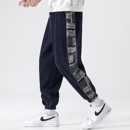 Herren nan Cord-Jogger mit Bandana-Seiteneinsatz, elastischem Bund, schmal zulaufender Knöcheln und geripptem Strukturstoff EB