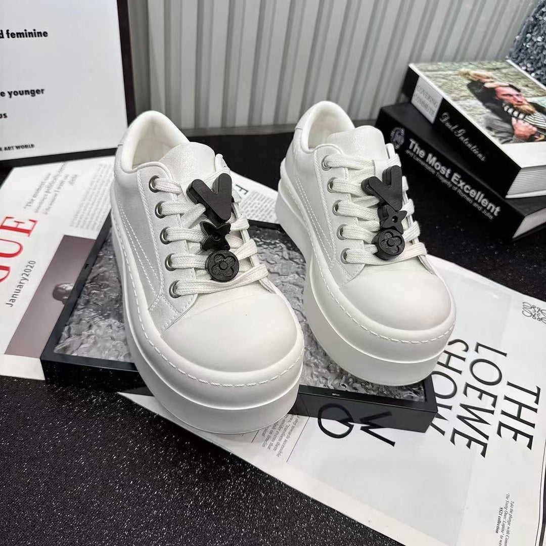 Damen Plateau Sneaker mit trendigem Design und elastischen Schnürsenkeln EB