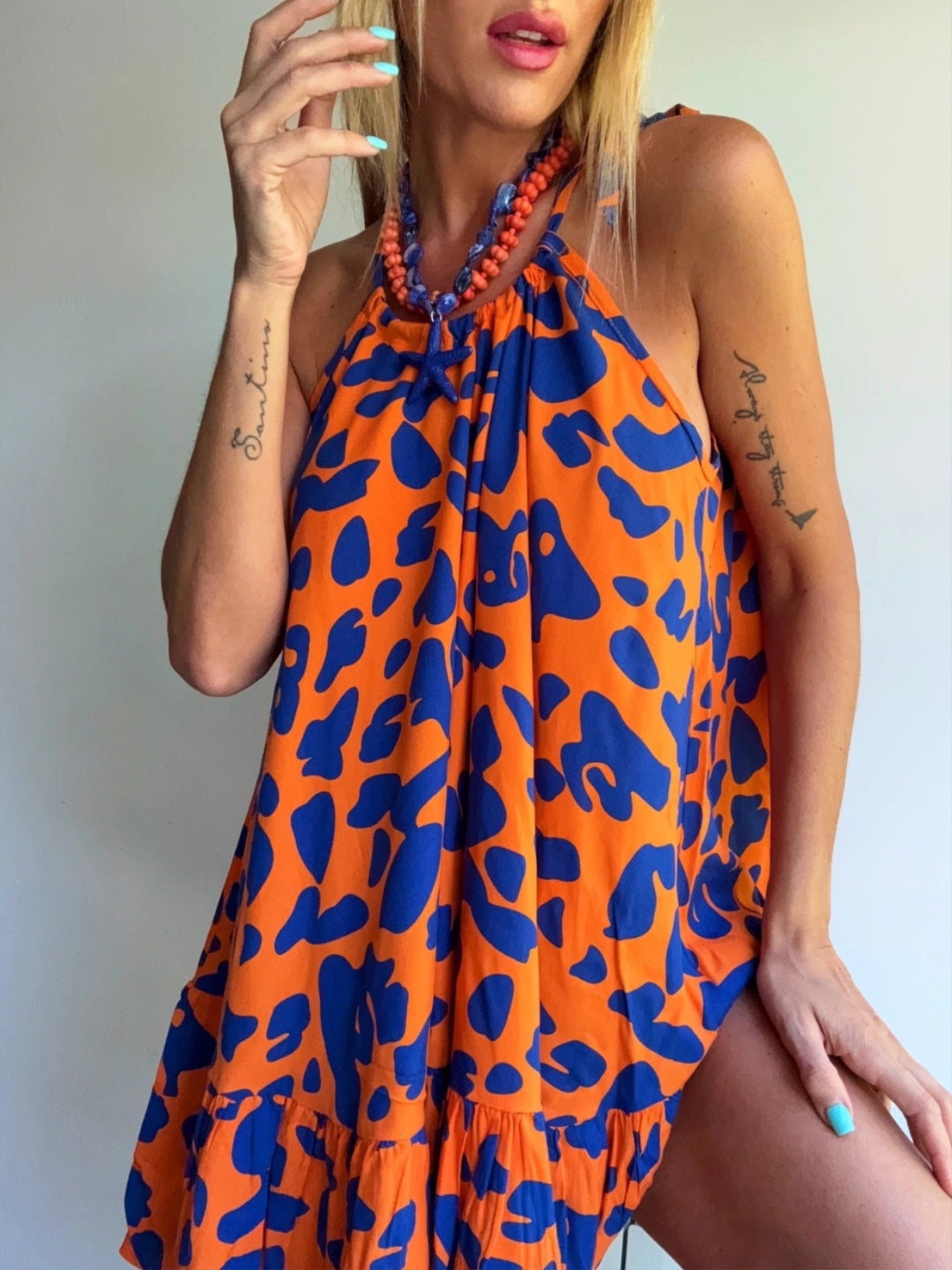 Damen Luftiges Sommerkleid mit asymmetrischem Saum und voluminösen Falten EB