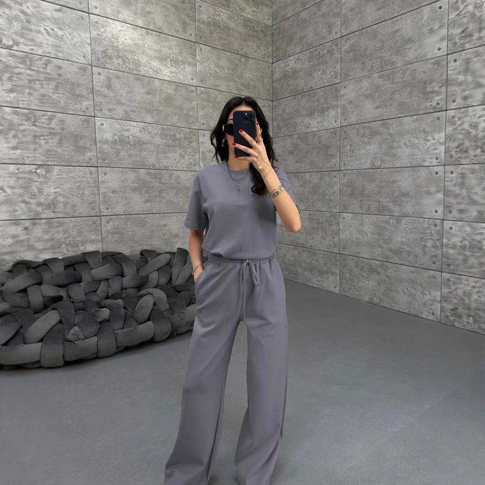 Damen Komfortabler und stilvoller Jumpsuit mit weitem Bein EB