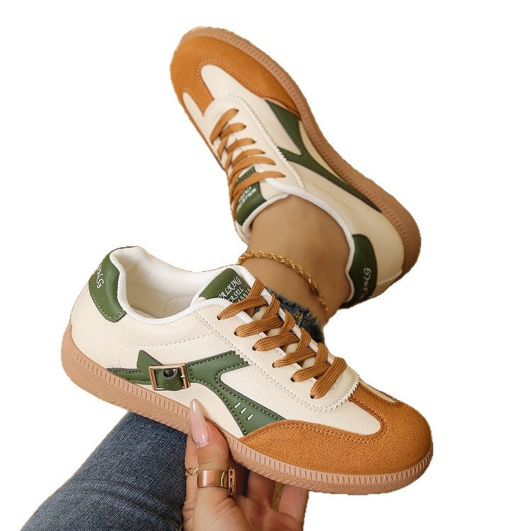Damen Retro-Plateau-Sneaker mit Wildlederapplikationen und dekorativer Schnallenlasche EB