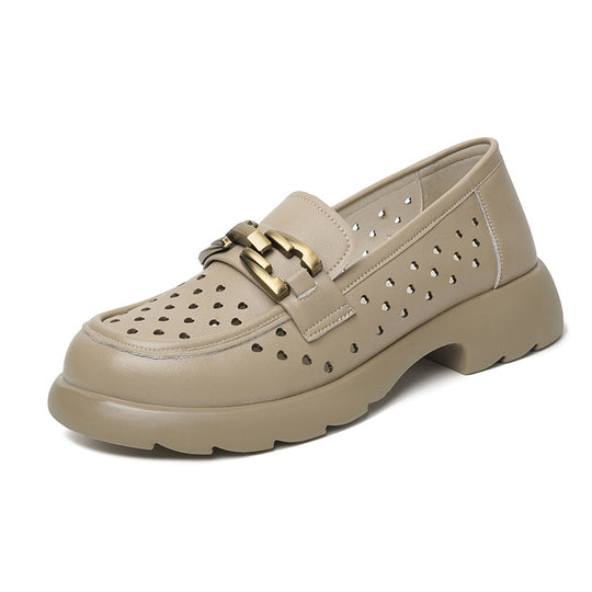 Damen Elegante Mokassins mit luftiger Perforation und subtiler Schmuckdetails EB