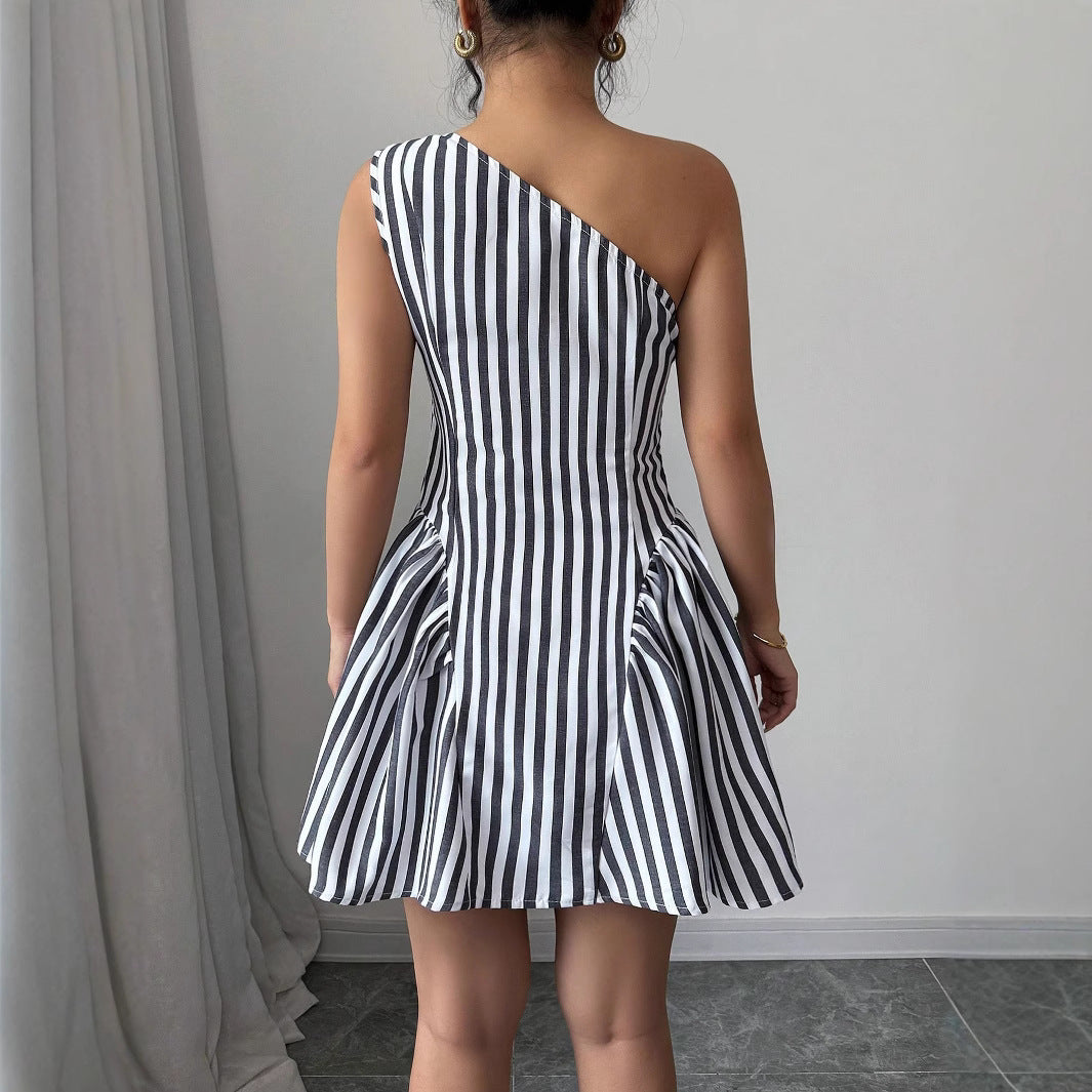 Damen Schulterfreies Streifen-Kleid mit eleganten Falten EB