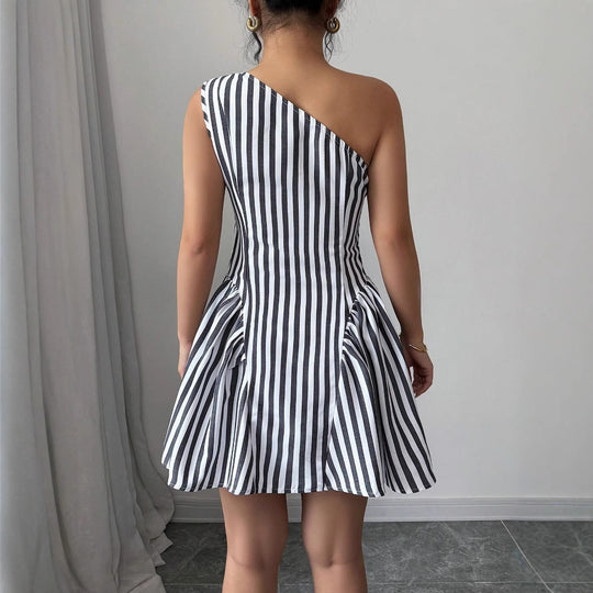 Damen Schulterfreies Streifen-Kleid mit eleganten Falten EB