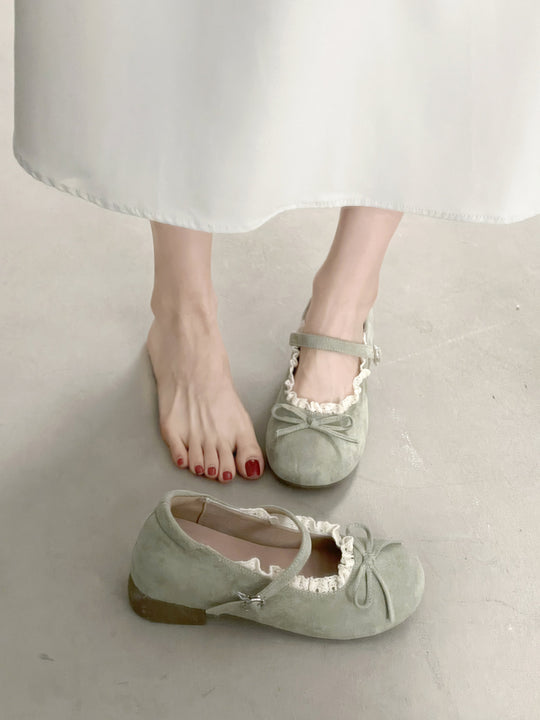 Damen Ballerinas mit eleganter Rüschenkante und praktischem Riemen EB