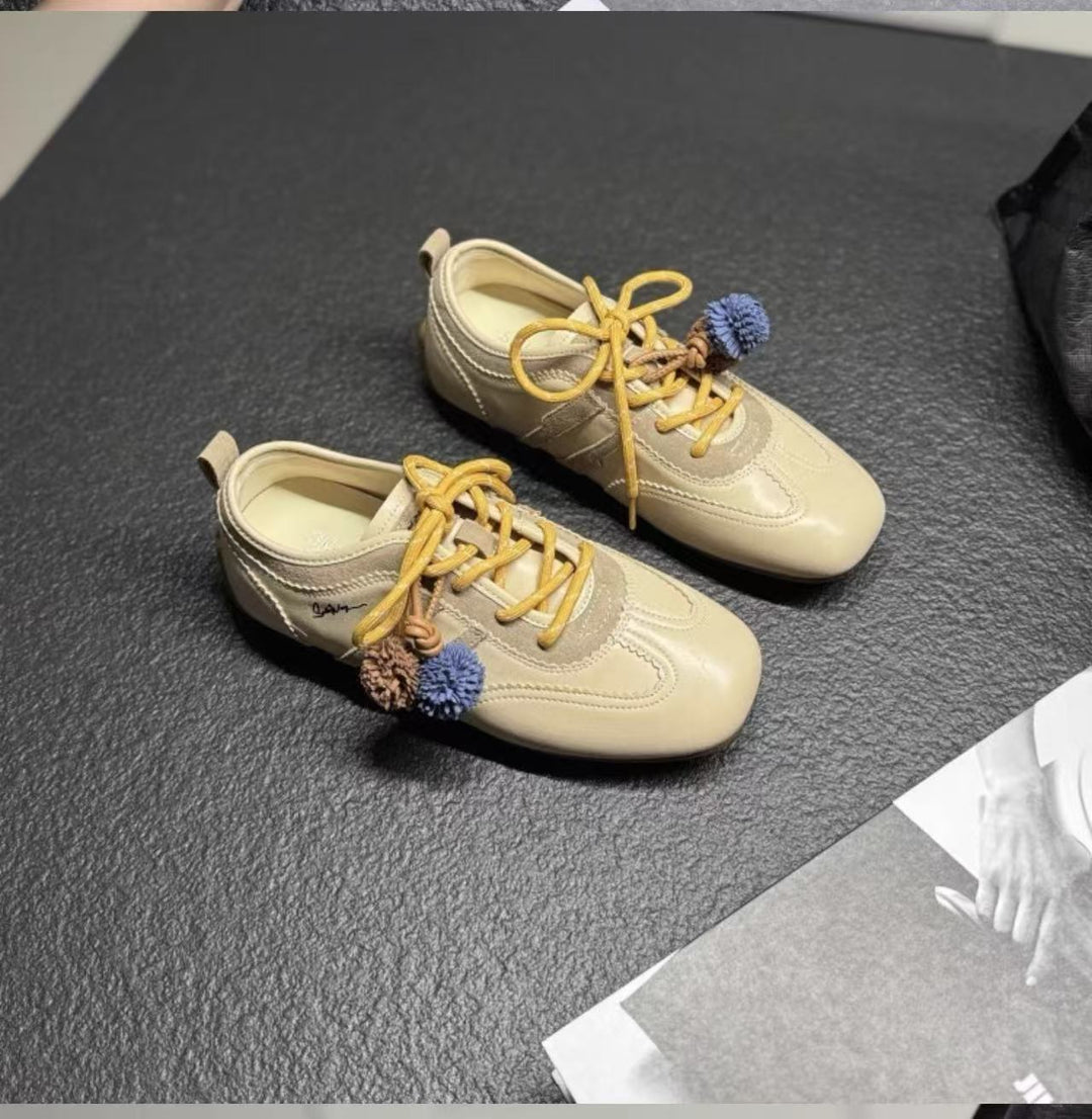 Damen Sneakers mit verspieltem Pompon-Design und bequemer Sohle EB