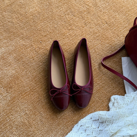 Damen Elegante Ballerinas mit schimmerndem Finish und dekorativem Riemen EB