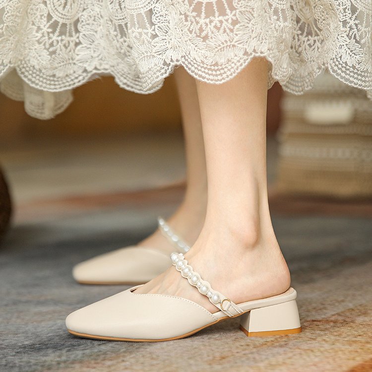 Damen elegante Mules mit dekorativen Perlenakzenten EB
