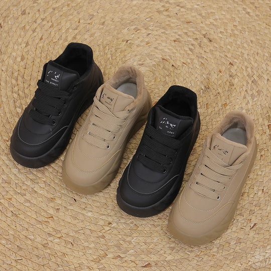 Damen Chunky Sneaker mit hochgezogenem Design und rutschfester Sohle EB