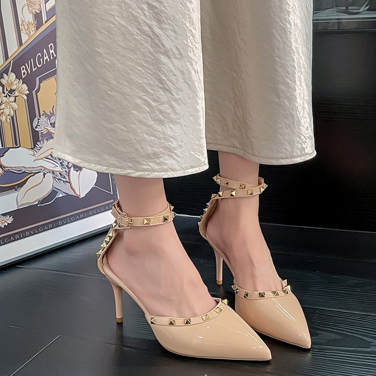 Damen Elegante Pumps mit transparentem Riemen und dekorativen Nieten EB