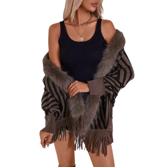 Damen Strickponcho mit elegantem Kunstfellkragen und fransigem Design EB