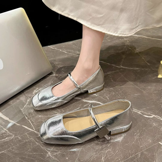 Damen Ballerinas mit glänzender Oberfläche und dekorativem Riemen EB