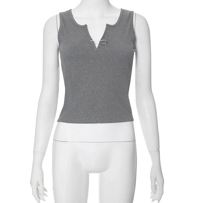 Damen figurbetontes Trägershirt mit V-Ausschnitt und Sicherheitsnadel-Detail EB