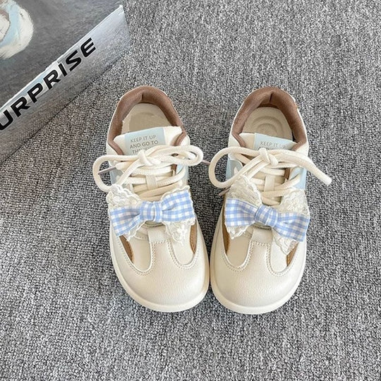 Damen Sneakers mit romantischem Rüschendetail und gepolsterter Sohle EB