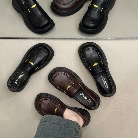 Damen Modische Leder-Slipper mit goldenen Akzenten EB