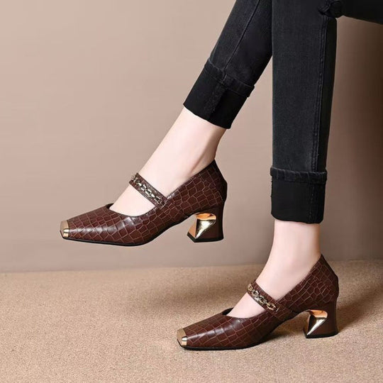 Damen Elegante Mary Jane Pumps mit trendigem Metallakzent EB