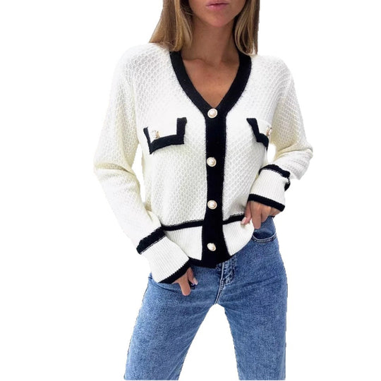 Damen Elegante Strickjacke mit Perlenknöpfen und Kontrastdetails EB