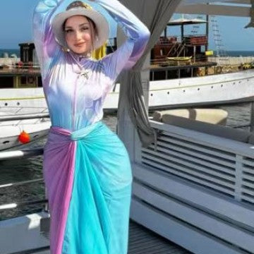 Damen modischer Strandanzug mit Wickelrock und UV-Schutz EB