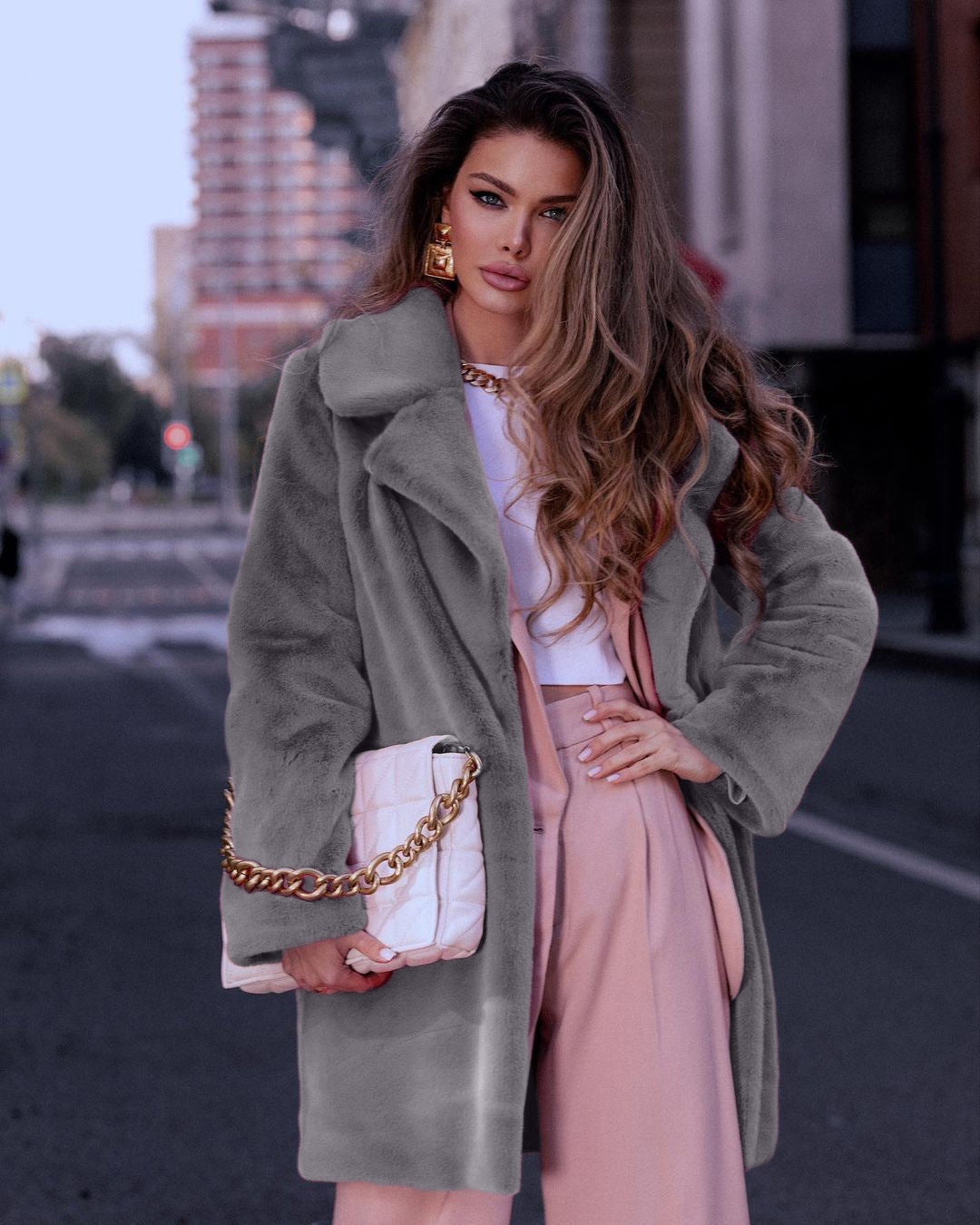 Damen Eleganter Kunstpelzmantel mit breitem Revers und weitem Schnitt EB