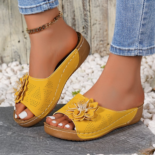 Damen Komfortable und stilvolle Badesandalen mit floralem Design EB