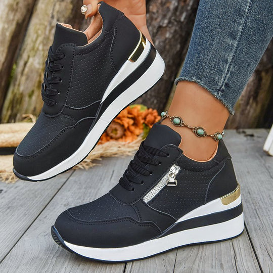 Damen Keil-Sneaker mit seitlichem Reißverschluss, perforiertem Obermaterial und ergonomischem Plateau-Fußbett EB