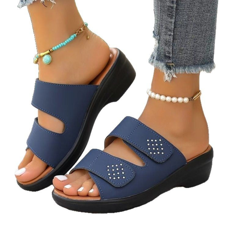 Damen Komfortable Sandalen mit verstellbaren Riemen und eleganten Nieten EB
