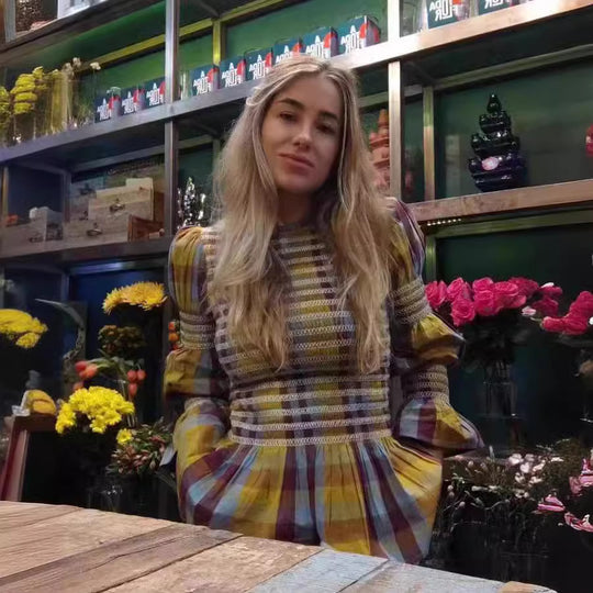 Damen Kleidung mit elastischen Rüschen und floralem Design EB