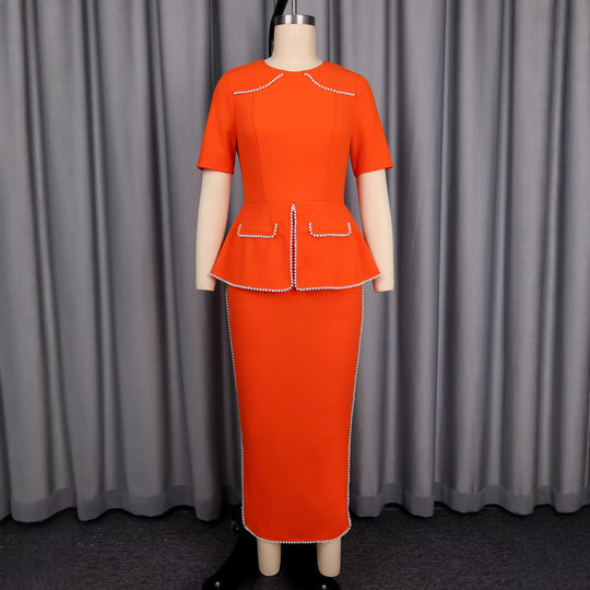 Damen elegantes Kleid mit dekorativem Kragen und perlenbesetzten Details EB