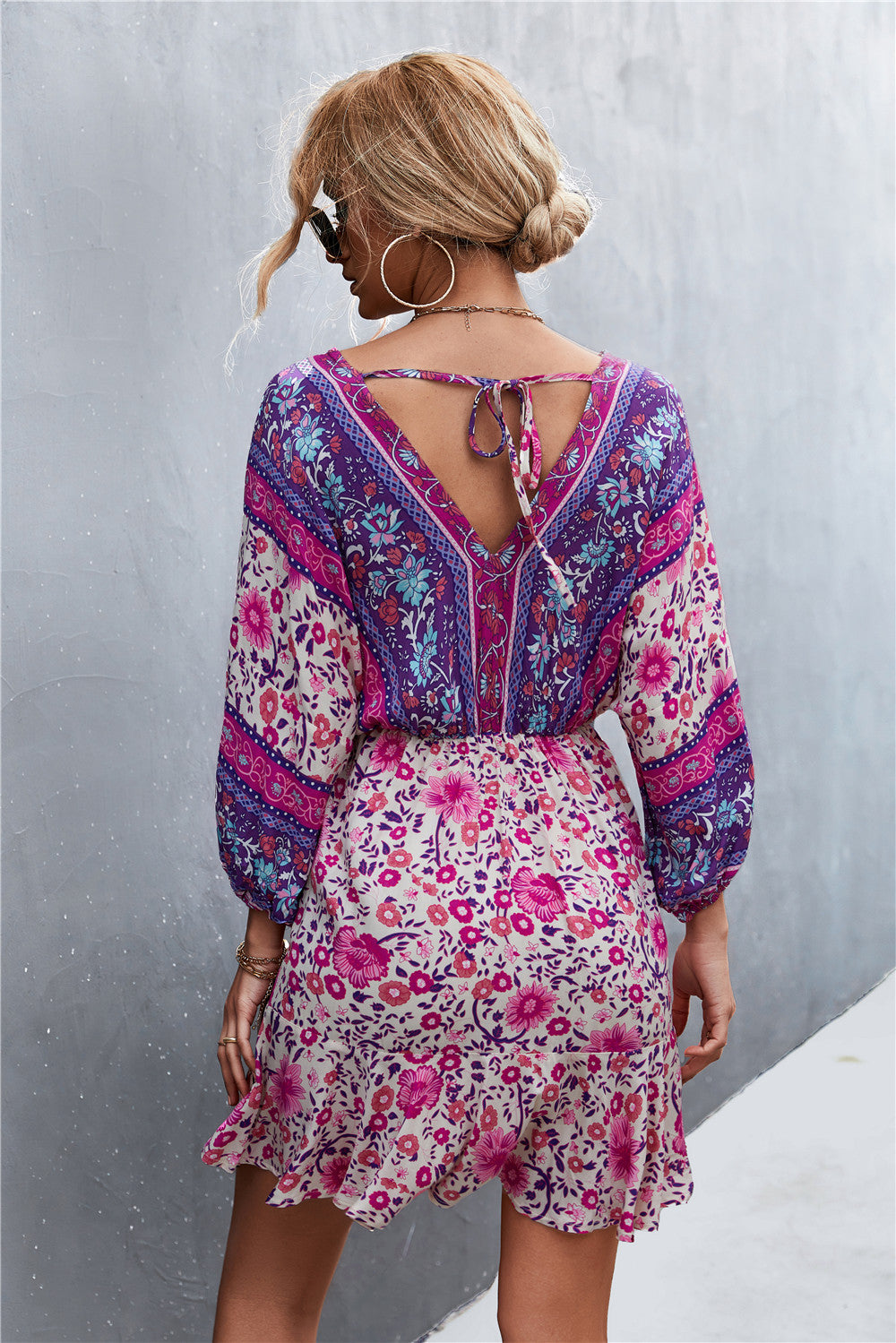 Damen Sommerliches Blusenkleid mit auffälligem floralen Muster und eleganten Puffärmeln EB