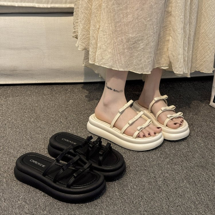 Damen modische Clogs mit gemusterten Riemen und komfortabler Fußbettgestaltung EB