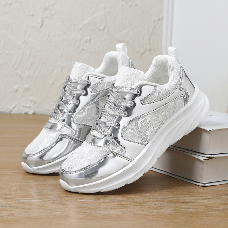 Damen Sneaker mit glänzendem Obermaterial und spitzenförmigem Design EB