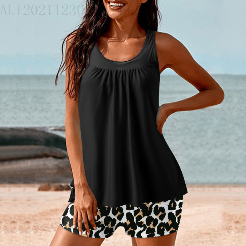 Damen Sportliches Strandoutfit mit modischer Raffung EB