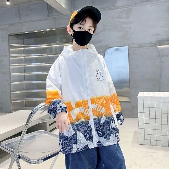 Unisex nan leichte winddichte Kapuzenjacke mit allover Grafikprint und reflektierenden Einsätzen für Kinder  EB